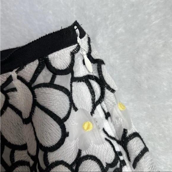 Talbots Skirt Sz 4P Petite Daisy Embellished Pleated Flared Lined 3D Floral EUC - Picture 7 of 14